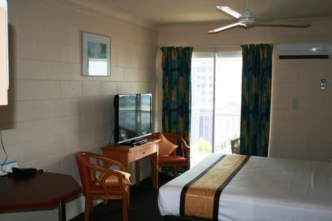 TV and multimedia, Photo of the whole room, Bedroom