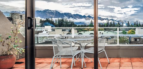 Balcony/Terrace, Mountain view