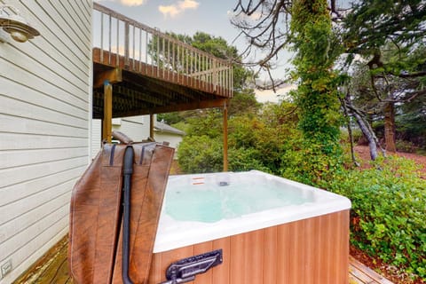 Riverfront Estate House in Oregon