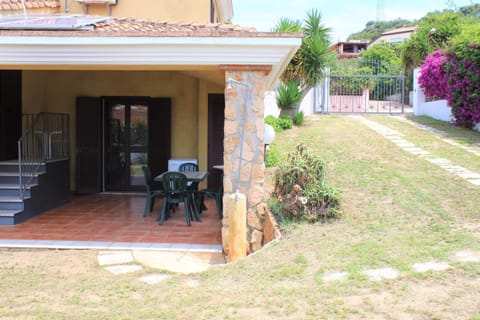 Patio, Facade/entrance, Garden