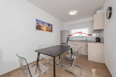 Dario 2. modern & luxury apartment with a pool Apartment in Novalja