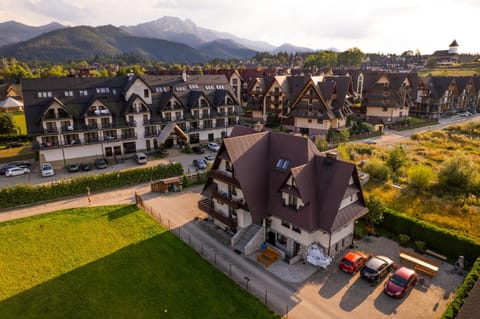 Property building, Bird's eye view, Mountain view