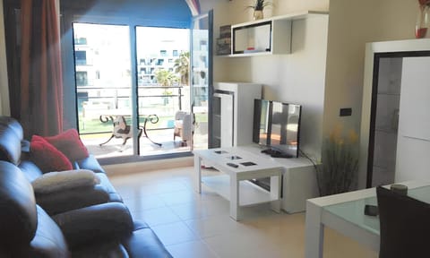 2 bedrooms apartement with shared pool and enclosed garden at Almeria 1 km away from the beach Condominio in Retamar