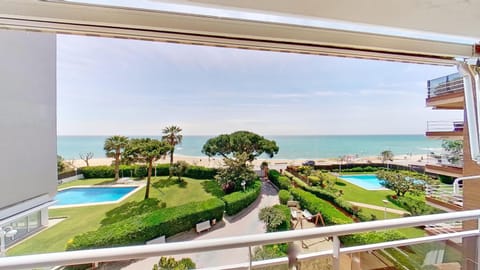 Nearby landmark, Spring, Day, Natural landscape, Garden, View (from property/room), Balcony/Terrace, Garden view, Pool view, Sea view, Swimming pool