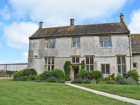 The Farmhouse House in North Dorset District