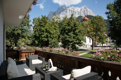 Seating area, Mountain view