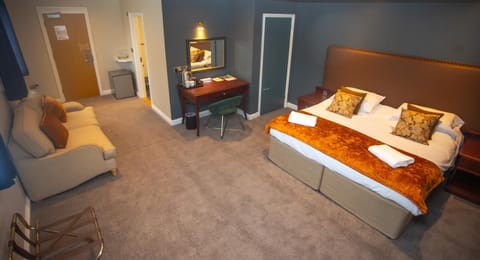 Photo of the whole room, Bedroom