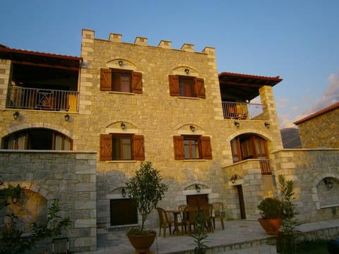 Atha-Tina:Traditional Stone Homes House in Messenia