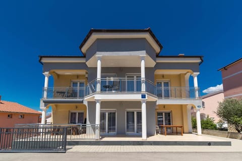 Property building, Balcony/Terrace