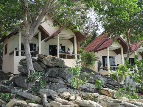 Sunrise Villas Seaview Resort in Phe