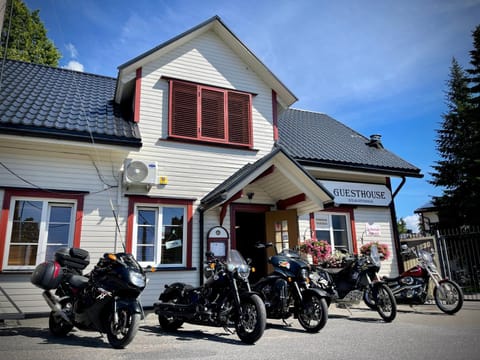 Facade/entrance, Day, Cycling, group of guests