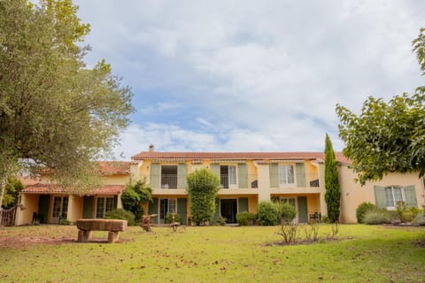 Property building, Day, Garden, Garden view