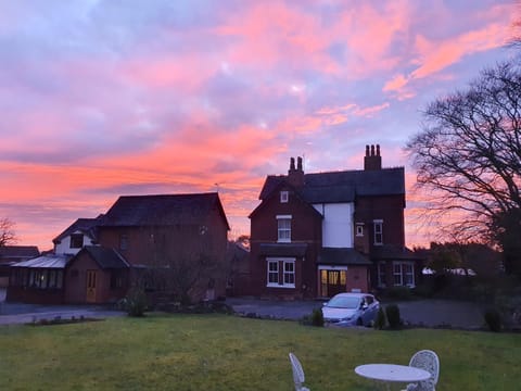 Property building, Garden, Seating area, Garden view, Sunrise, Parking