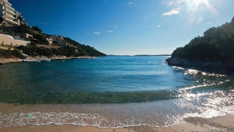 Neighbourhood, Natural landscape, Beach