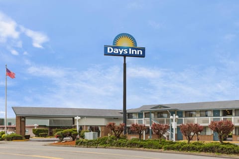 Days Inn by Wyndham Auburn Inn in Auburn