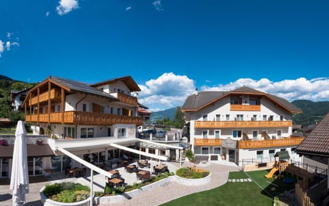 Property building, Balcony/Terrace, Mountain view