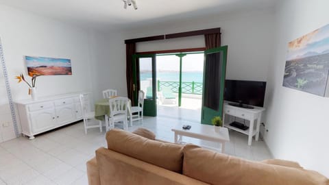 TV and multimedia, View (from property/room), View (from property/room), Living room, Photo of the whole room, Dining area, Landmark view, Sea view, locker