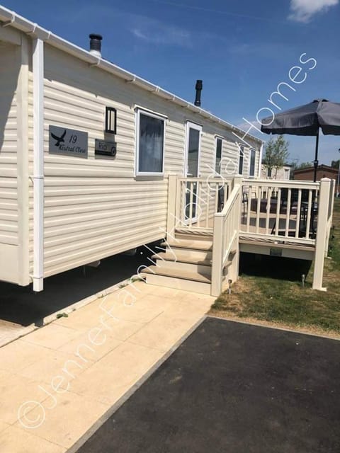 Kestral Close caravan holidays with hot tub House in Tattershall