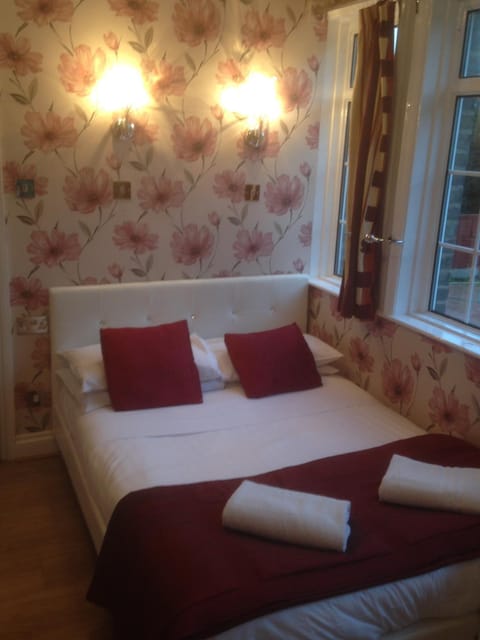 The Bridge House Bed and breakfast in Isleworth