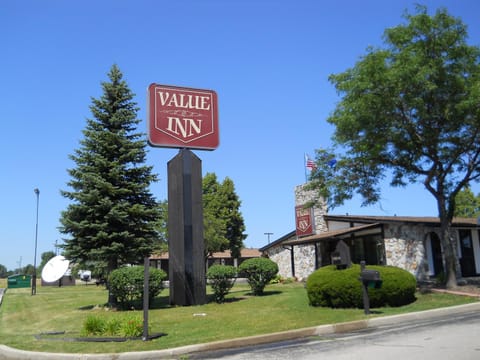 Value Inn Motel - Milwaukee Airport South Motel in Oak Creek
