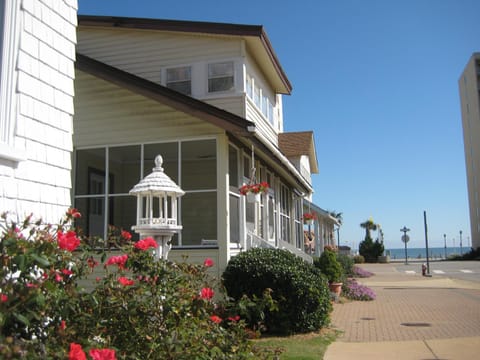 Cutty Sark Efficiencies and Historic Cottage's Hotel in Virginia Beach
