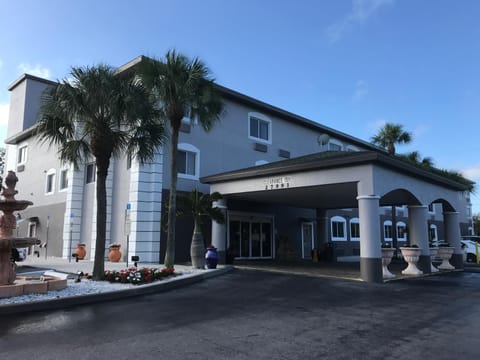 Days Inn & Suites by Wyndham Bonita Springs North Naples Hotel in Bonita Springs