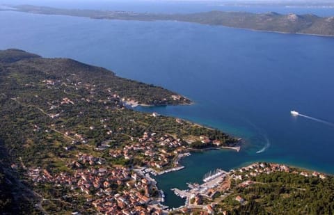 Neighbourhood, Natural landscape