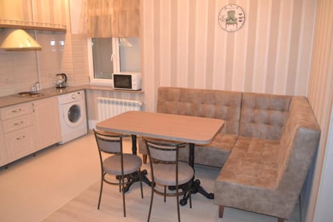 Kitchen or kitchenette, Seating area