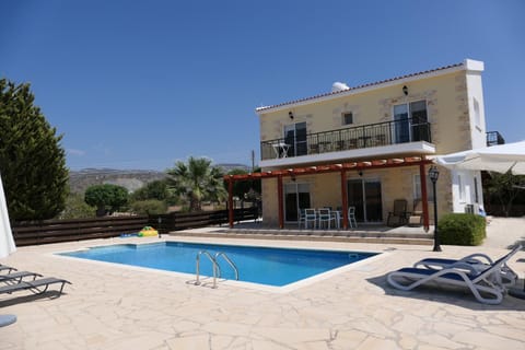 Lilly Chalet in Peyia