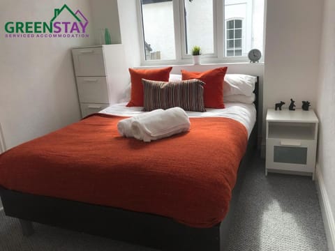 "Eastville Court Rhyl" by Greenstay Serviced Accommodation - Cosy 2 Bedroom Bungalow with Parking, Netflix & Wi-Fi, Close To Beaches, Shops & Restaurants - Ideal for Families, Business Travellers & Contractors Casa in Rhyl