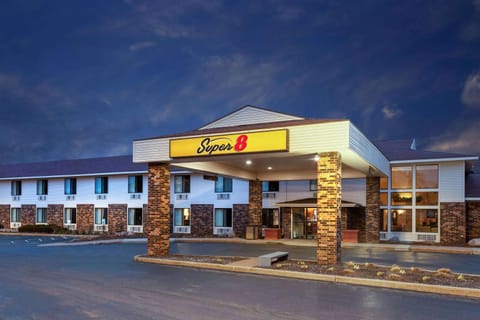 Super 8 by Wyndham Wausau Hotel in Wausau