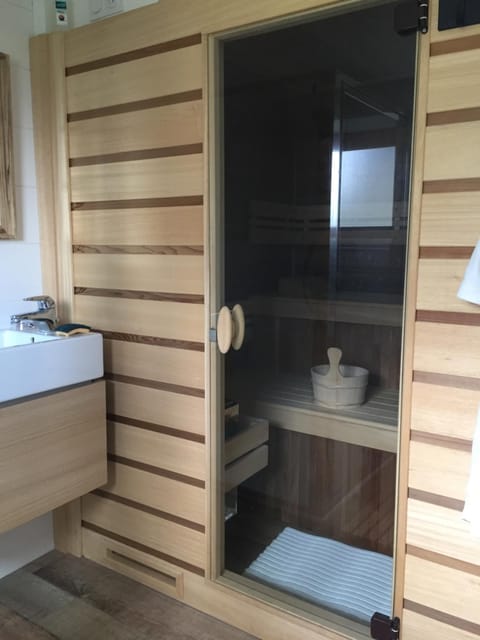 Le Gîte "Le Grand Chêne" Bed and Breakfast in Finistere