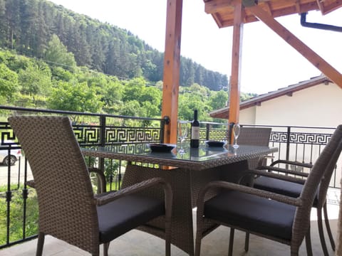 Balcony/Terrace, Mountain view