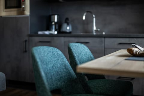 Kitchen or kitchenette, Seating area, Dining area