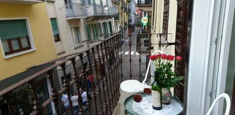 Balcony/Terrace, Street view