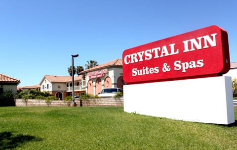 Facade/entrance, Area and facilities
