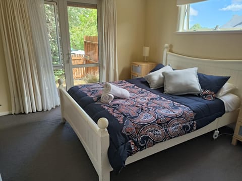 Vibrant Living Retreat Bed and Breakfast in Hanmer Springs
