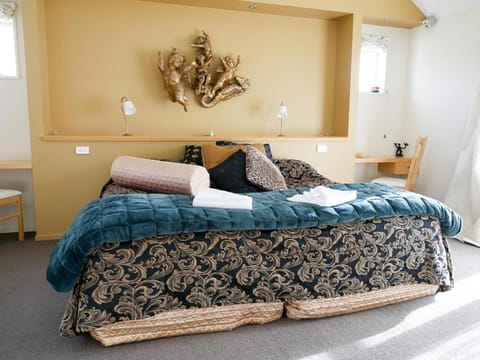 Vibrant Living Retreat Bed and Breakfast in Hanmer Springs