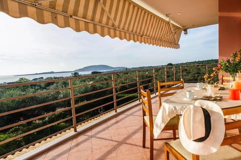Cozy flats in an olive grove by the sandy beach Copropriété in Messenia