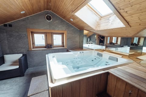 Hot Tub, Spa and wellness centre/facilities