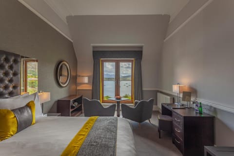 Bathroom, Coffee/tea facilities, Photo of the whole room, Seating area, Bedroom, Garden view, Mountain view, Sea view
