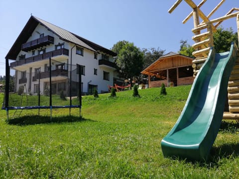 Ograda de la Munte House in Brașov County