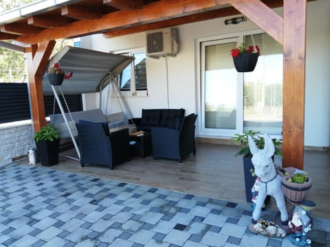 Apartment Karla Apartment in Podstrana