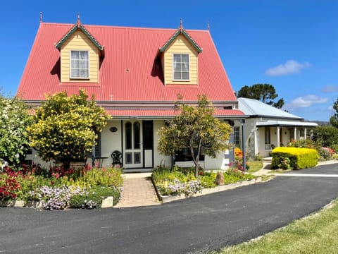 Property building, Spring, Day, Garden, Garden view