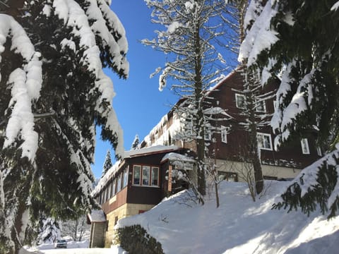 Property building, Facade/entrance, Winter