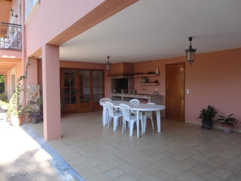 Patio, Dining area