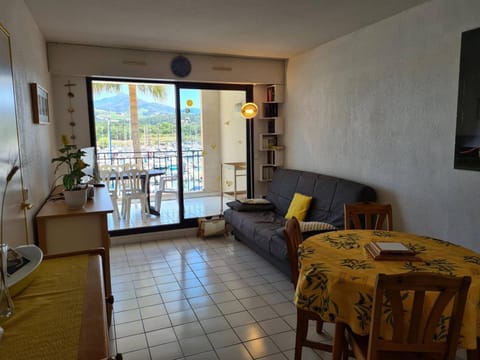 T2 Cabine, 4-6 pers, Parking, 150m plage - Argelès-sur-Mer - FR-1-388-16 Apartment in Argeles-sur-Mer