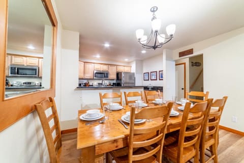 #359 - Mountain Condo, Walk to Shops with Pool, Spa, & Game Room House in Mammoth Lakes