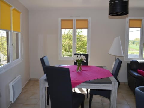 Gîte familial viticole avec jardin, proche des châteaux de la Loire, équipement complet, WIFI inclus - FR-1-381-167 House in Centre-Val de Loire