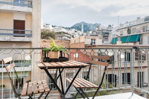 View (from property/room), Balcony/Terrace, Landmark view, Mountain view